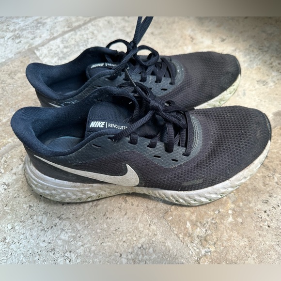 Nike Womens Revolution 5 running shoe - Picture 2 of 2